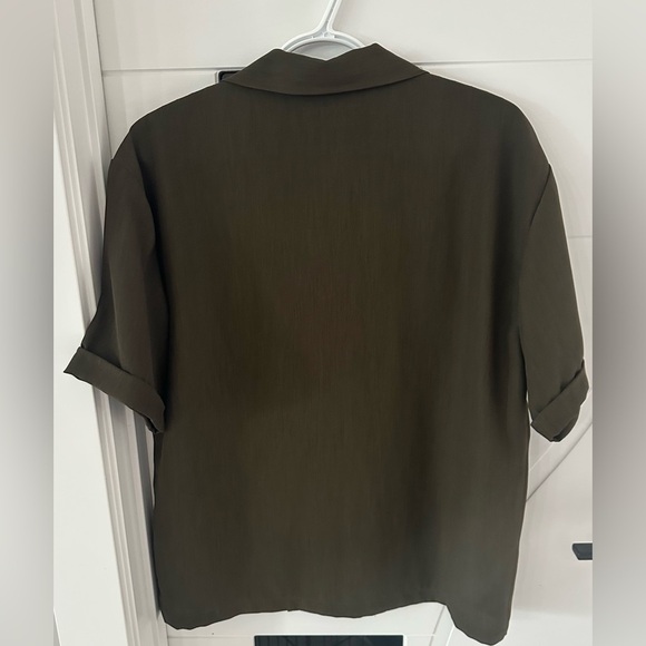 Men's Casual Shirt with Star Accents- Size Medium - Picture 5 of 5